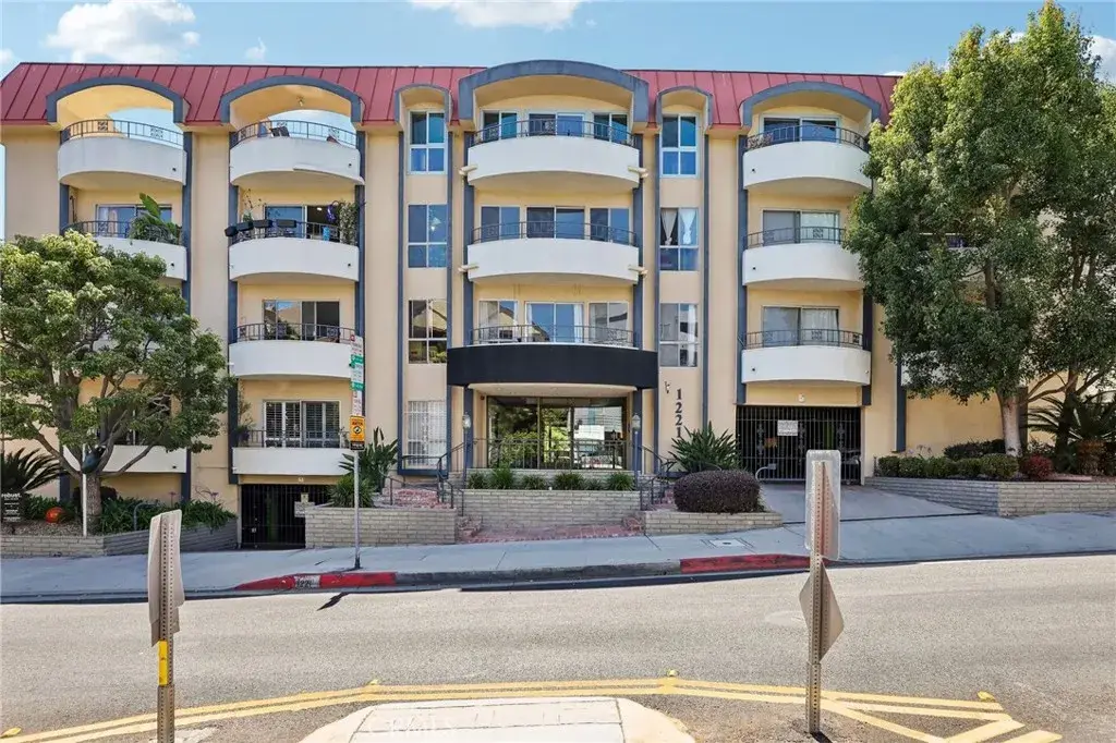 1221 N Kings #203, West Hollywood, CA 90069 - #1