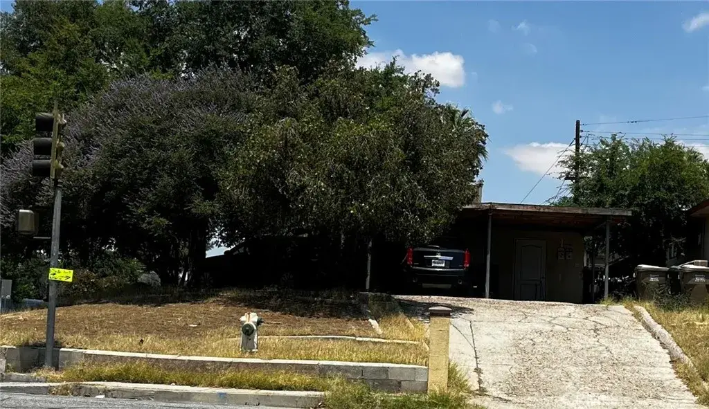 2200 College Avenue, Bakersfield, CA 93306 - #1