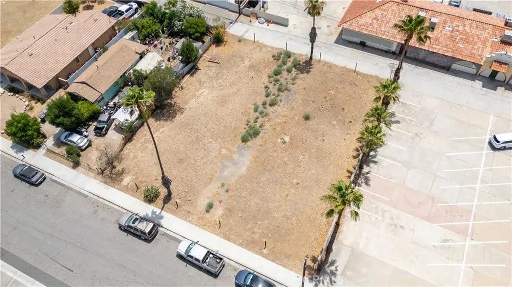125 E 10th St, Perris, CA 92570 - #1