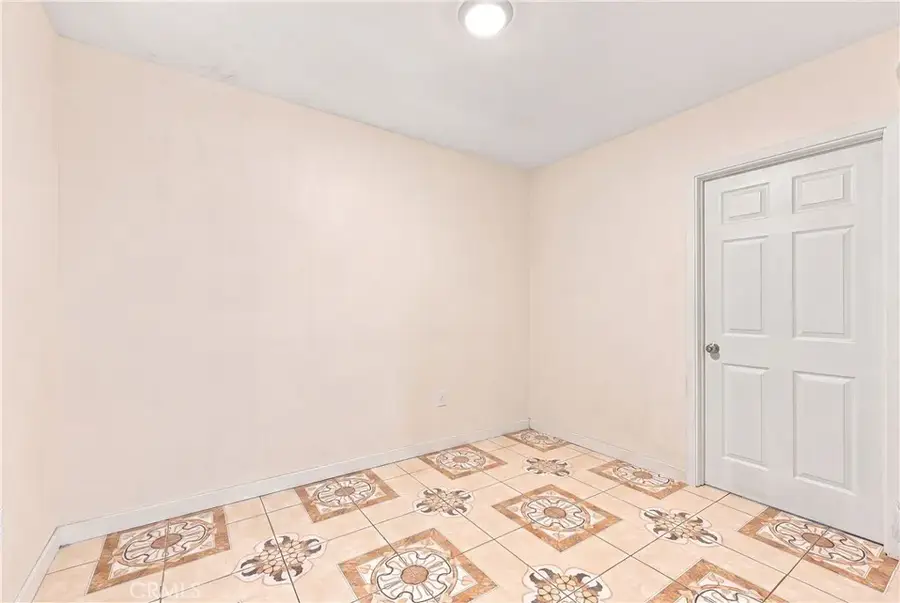 5017 S San Pedro, Los Angeles, CA 90011 - #2