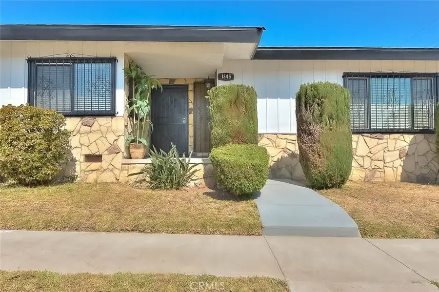 1345 W 124th, Los Angeles, CA 90044 - #2