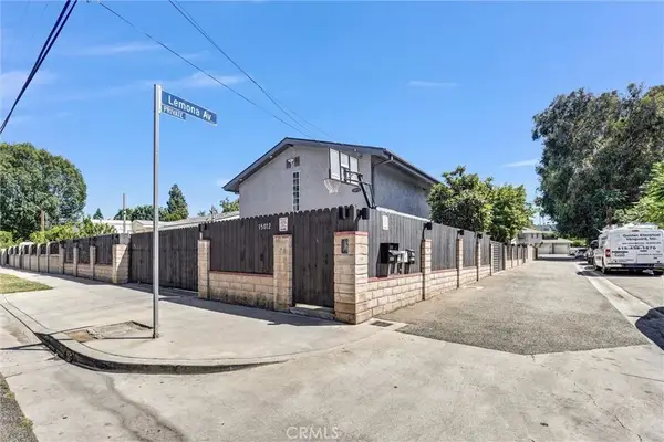 15012 Wyandotte, Los Angeles, CA 91405