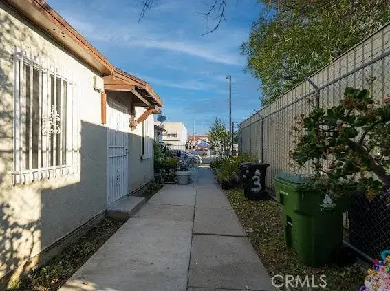 1930 W Manchester, Los Angeles, CA 90047