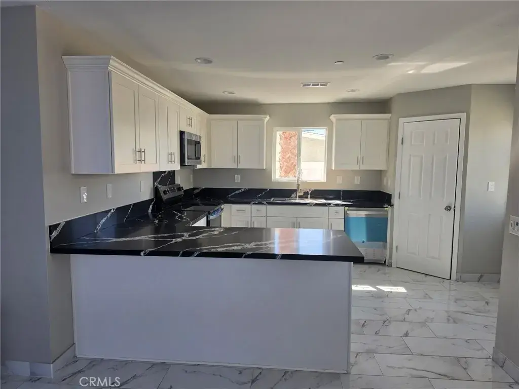 419 W Devonshire Avenue, Hemet, CA 92543 - #1
