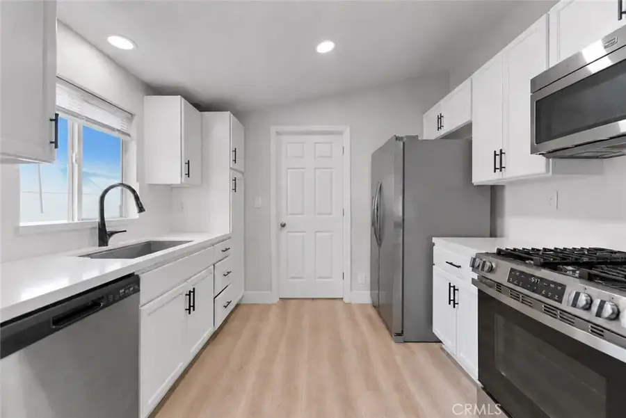 332 S Ramona, Hemet, CA 92543 - #3