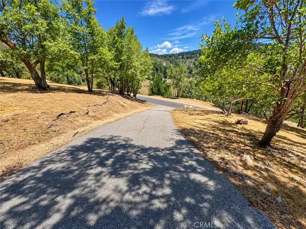 35 Holly, Running Springs, CA 92382