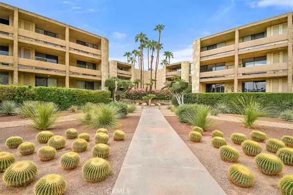 1660 S La Reina Way #2D, Palm Springs, CA 92264