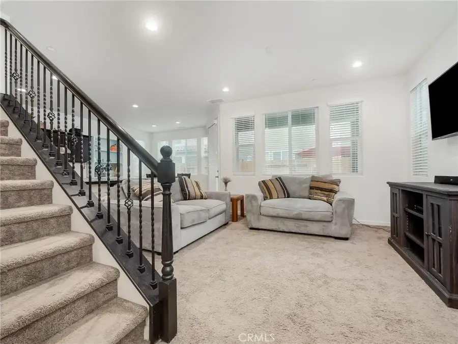 6280 E Valley Edge Drive, Fresno, CA 93727 - Image #3