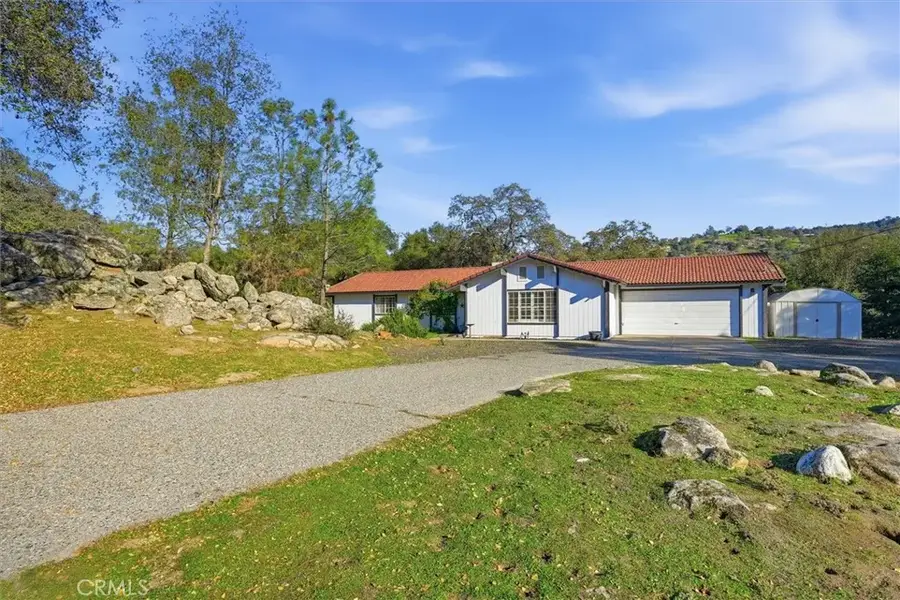 31083 Moccassin Court, Coarsegold, CA 93614 - Image #2