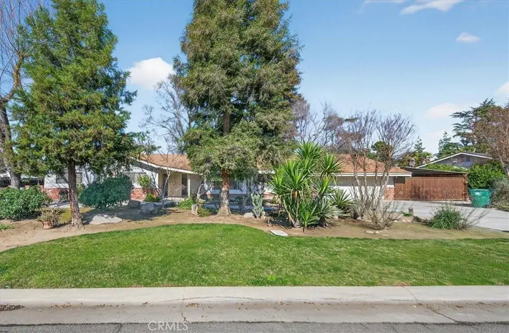 5867 E Club View, Fresno, CA 93727 - #1