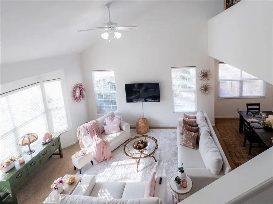 337 Village Drive, Dinuba, CA 93618 - Image #2