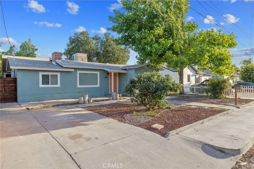 1019 E Laurel Avenue, Visalia, CA 93292 - #1