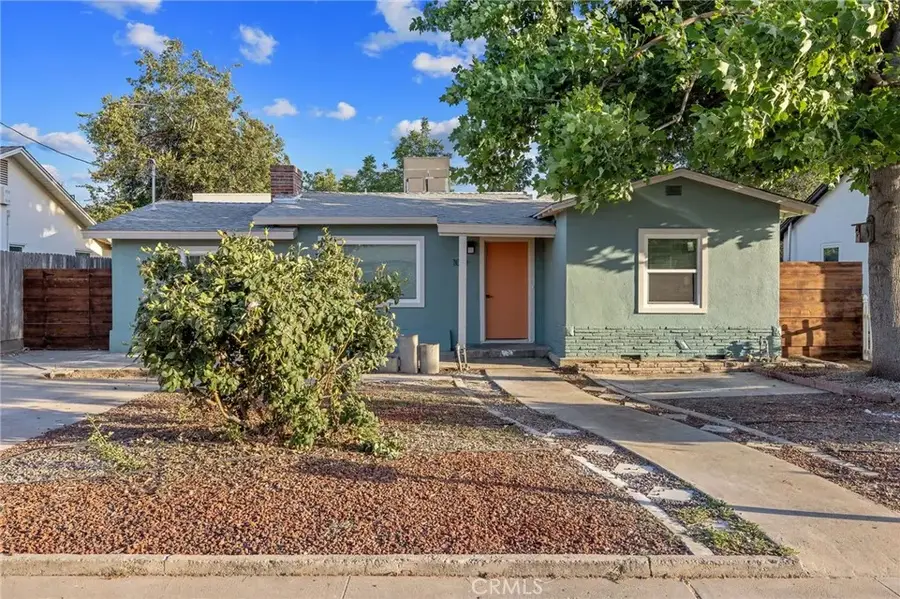 1019 E Laurel Avenue, Visalia, CA 93292 - #2