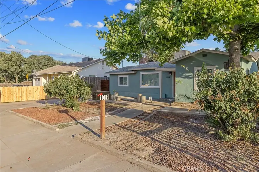 1019 E Laurel Avenue, Visalia, CA 93292 - #3