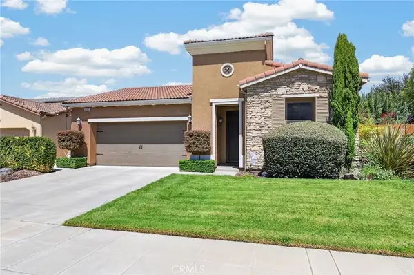 3745 Robinwood, Clovis, CA 93619