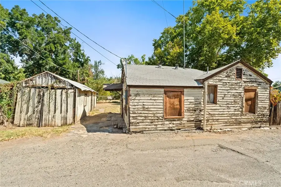 242 W 28th St, Merced, CA 95340 - #2