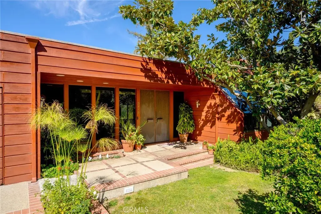 3275 Buckingham Road, Glendale, CA 91206 - Image #1