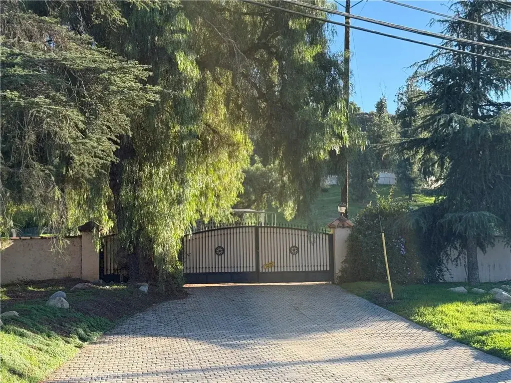 9528 N Sunland Blvd, Shadow Hills, CA 91040 - #1