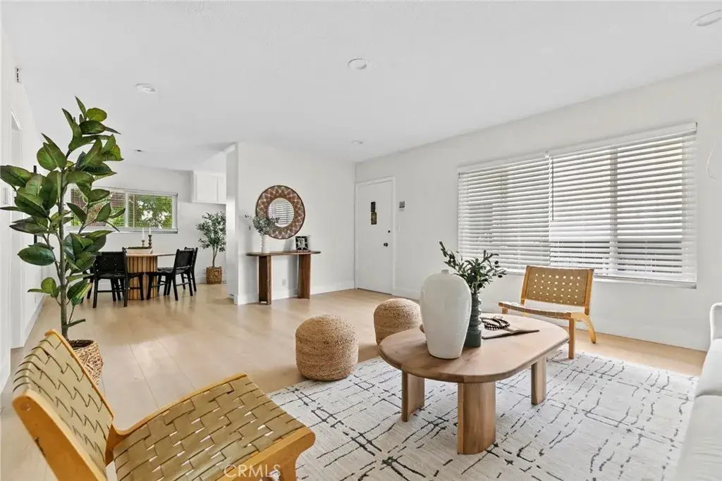 587 South St #18, Glendale, CA 91202 - Image #1