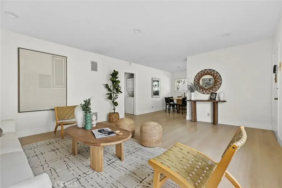 587 South St #18, Glendale, CA 91202 - Image #2