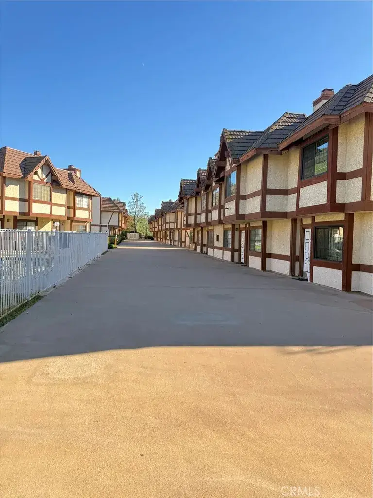 9325 Sunland Park Drive #2, Sun Valley, CA 91352 - Image #3