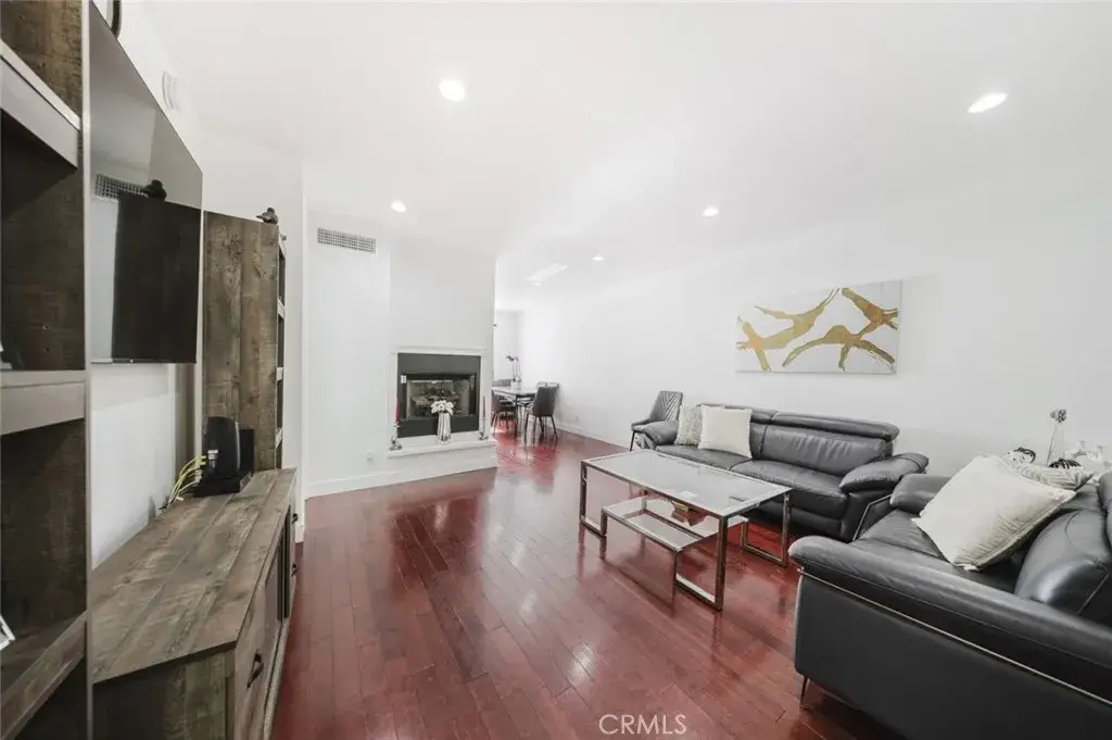 9775 Via Roma, Burbank, CA 91504 - Image #1