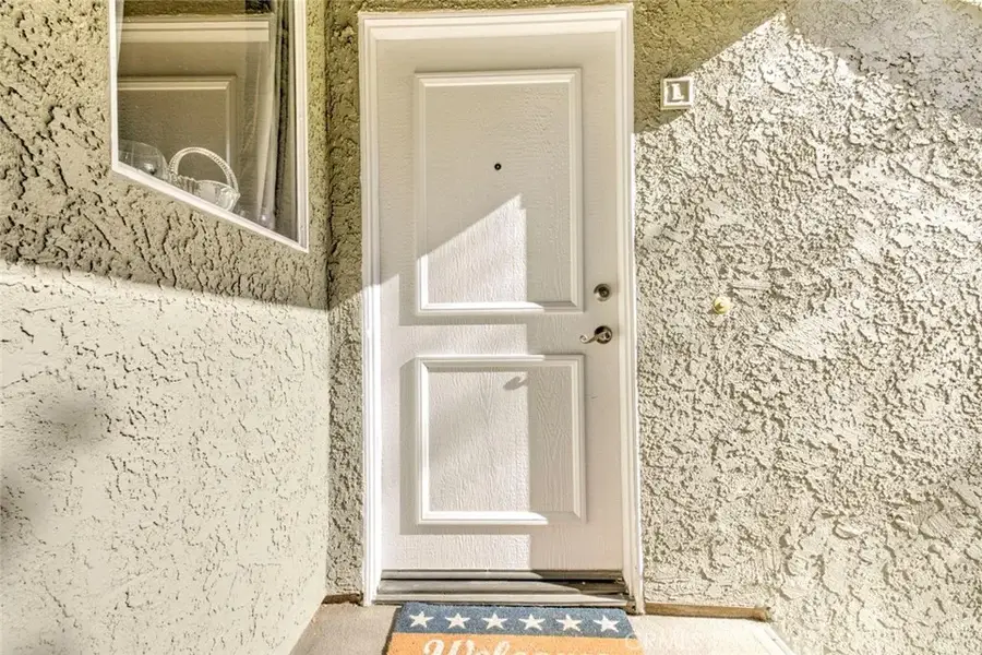 27620 Susan Beth Way #L, Saugus, CA 91350 - Image #2