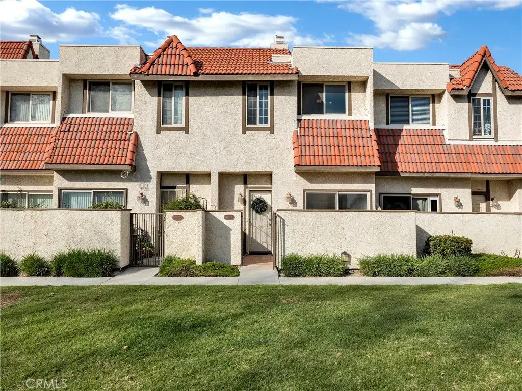 17951 River Circle #3, Santa Clarita, CA 91387 - Image #1