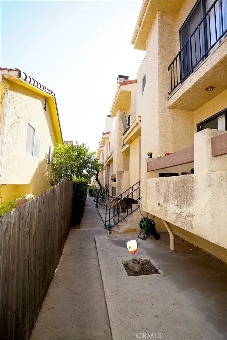 18954 Sherman Way #3, Reseda, CA 91335 - Image #2