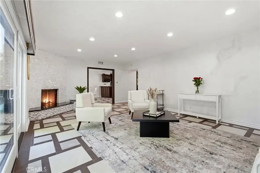 5836 Winnetka Avenue, Woodland Hills, CA 91367 - #3