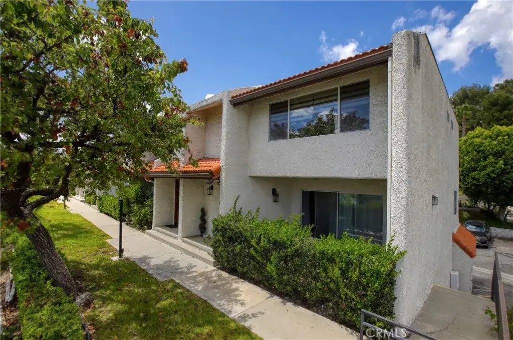 9560 Via Bernardo, Burbank, CA 91504 - #1