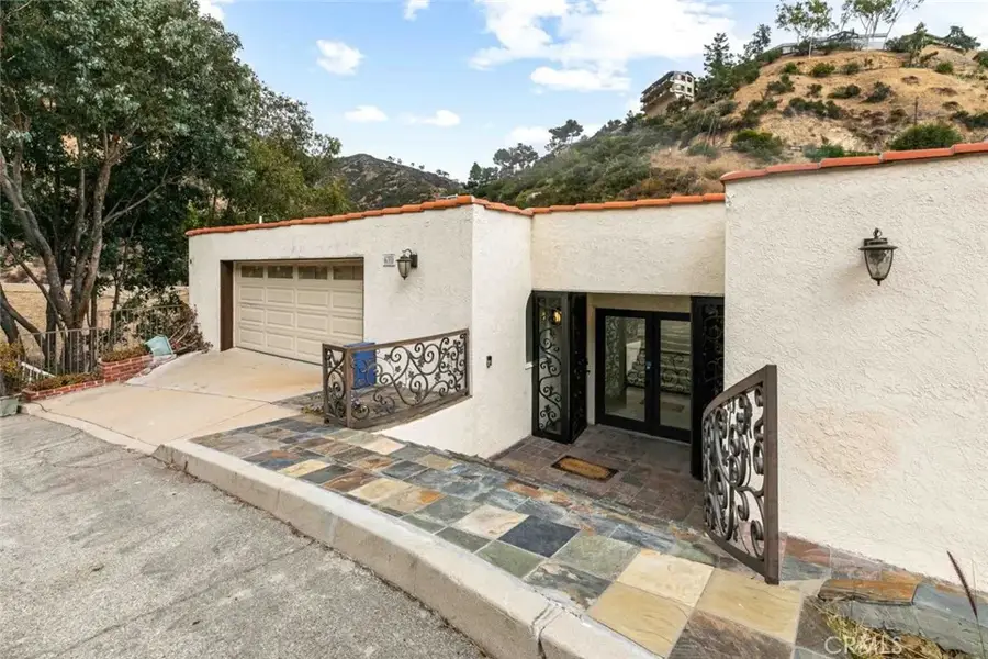 631 Caleb Street, Glendale, CA 91202 - #2