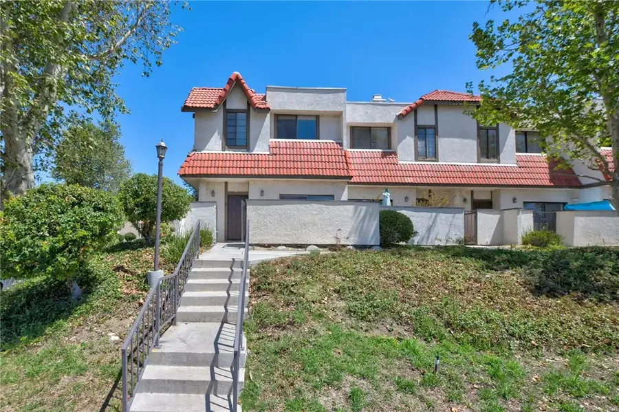 27610 Nugget Drive #1, Canyon Country, CA 91387 - #2