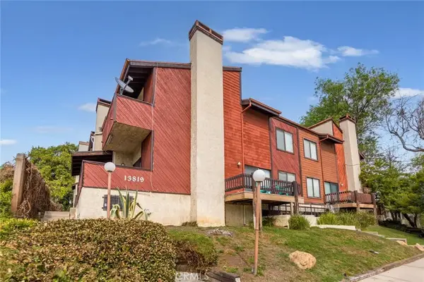 13819 Burbank Boulevard #7, Van Nuys, CA 91401