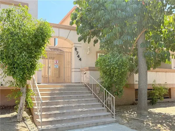 8744 Darby Avenue #14, Northridge, CA 91325