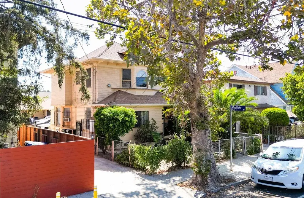 2006 12th, Los Angeles, CA 90006 - #1