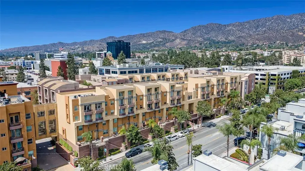 201 E Angeleno Avenue #326, Burbank, CA 91502 - #1