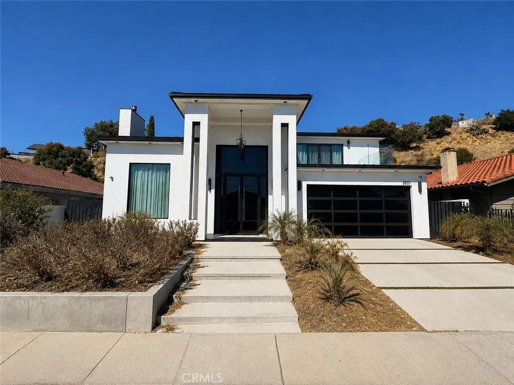 3032 Amigos Drive, Burbank, CA 91504 - #1