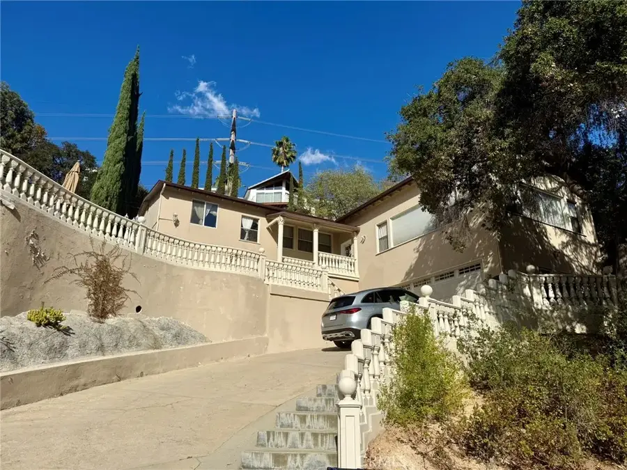 3100 Charing Cross Rd, Glendale, CA 91206 - #2