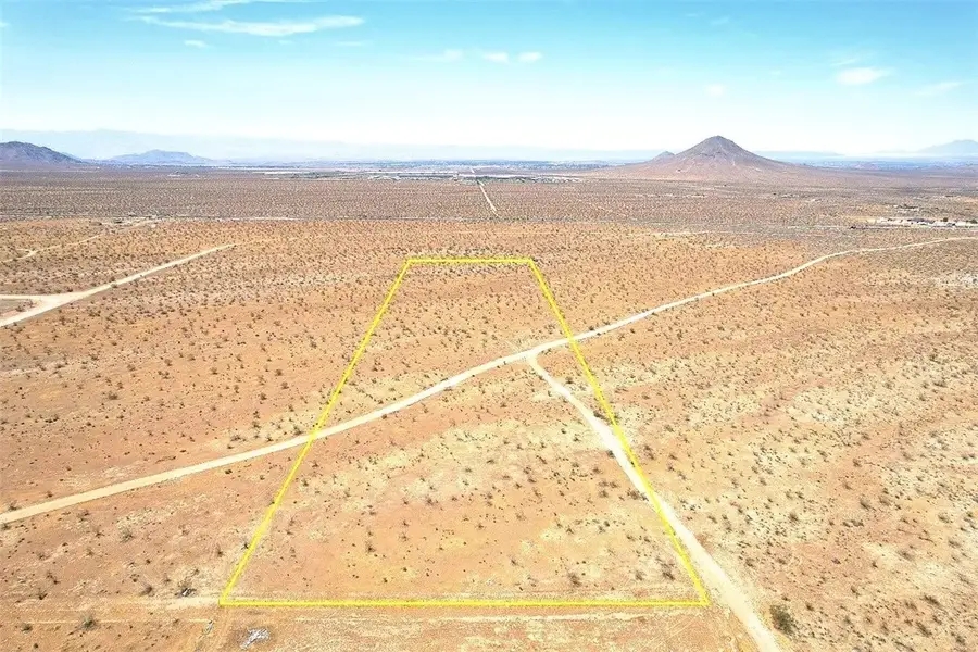 25 Dachshund, Apple Valley, CA 92307 - Image #2