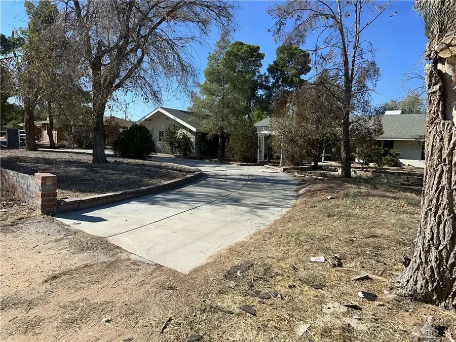 21265 Pine Ridge Avenue, Apple Valley, CA 92307 - Image #2