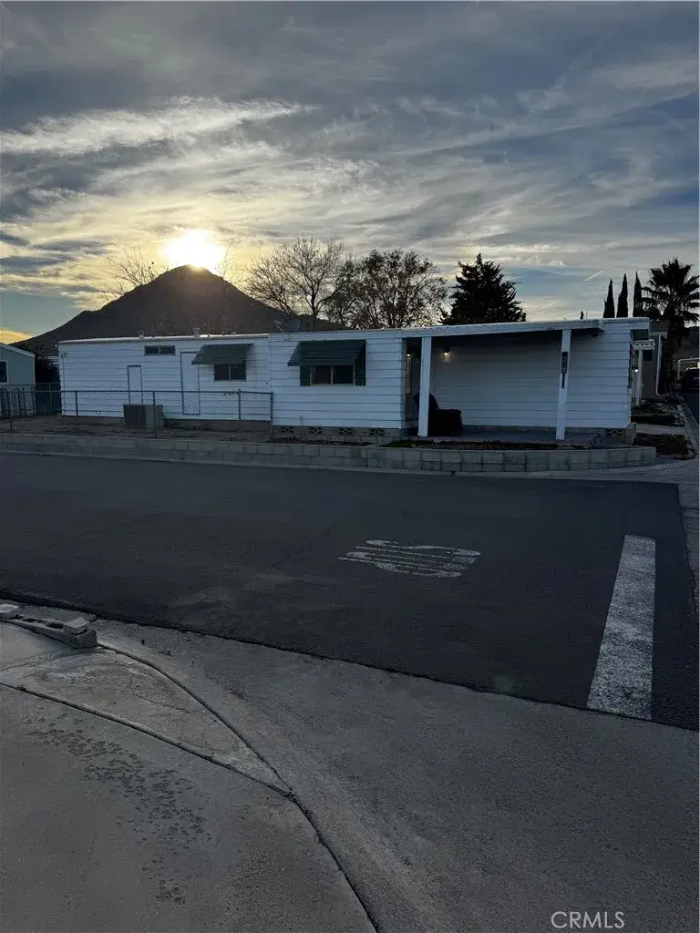 20683 Waalew, Apple Valley, CA 92307 - Image #2