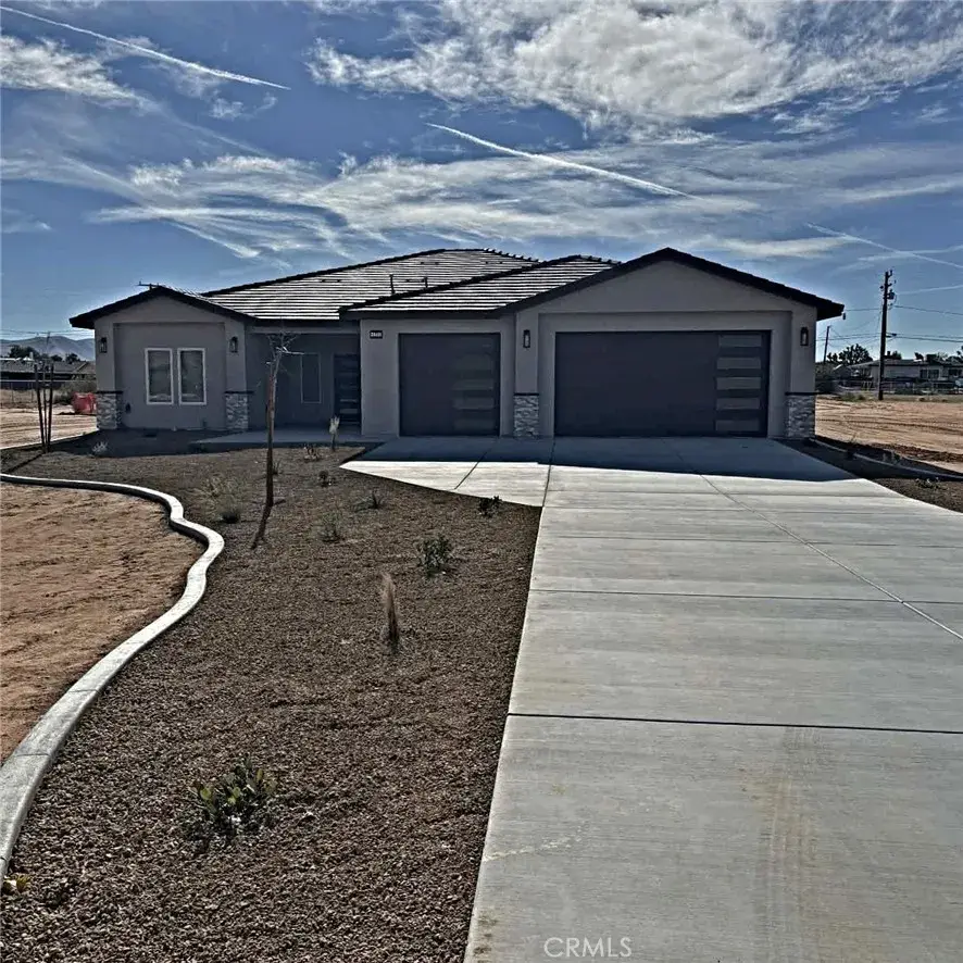 20401 Tonawanda Road, Apple Valley, CA 92307 - #2