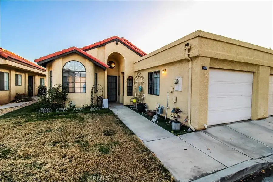19065 Elm, Apple Valley, CA 92308 - #2