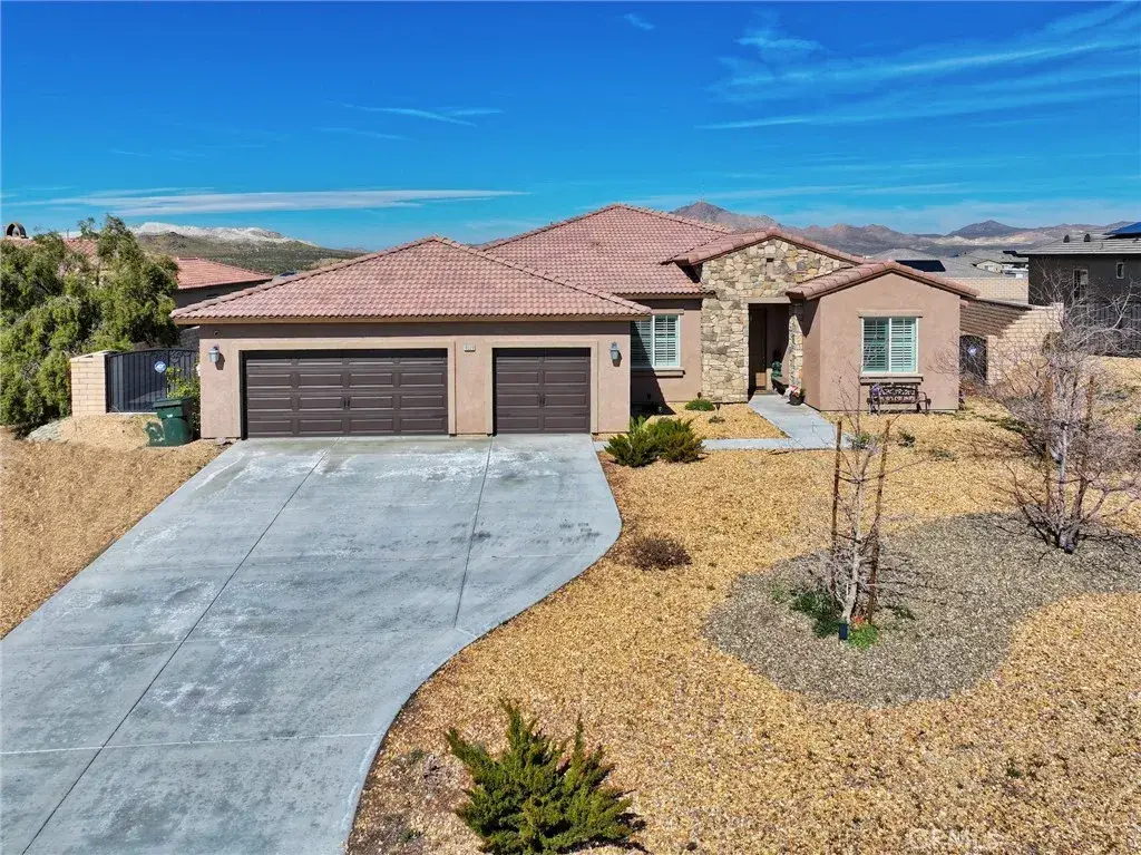 19520 Arcata Road, Apple Valley, CA 92307 - #1