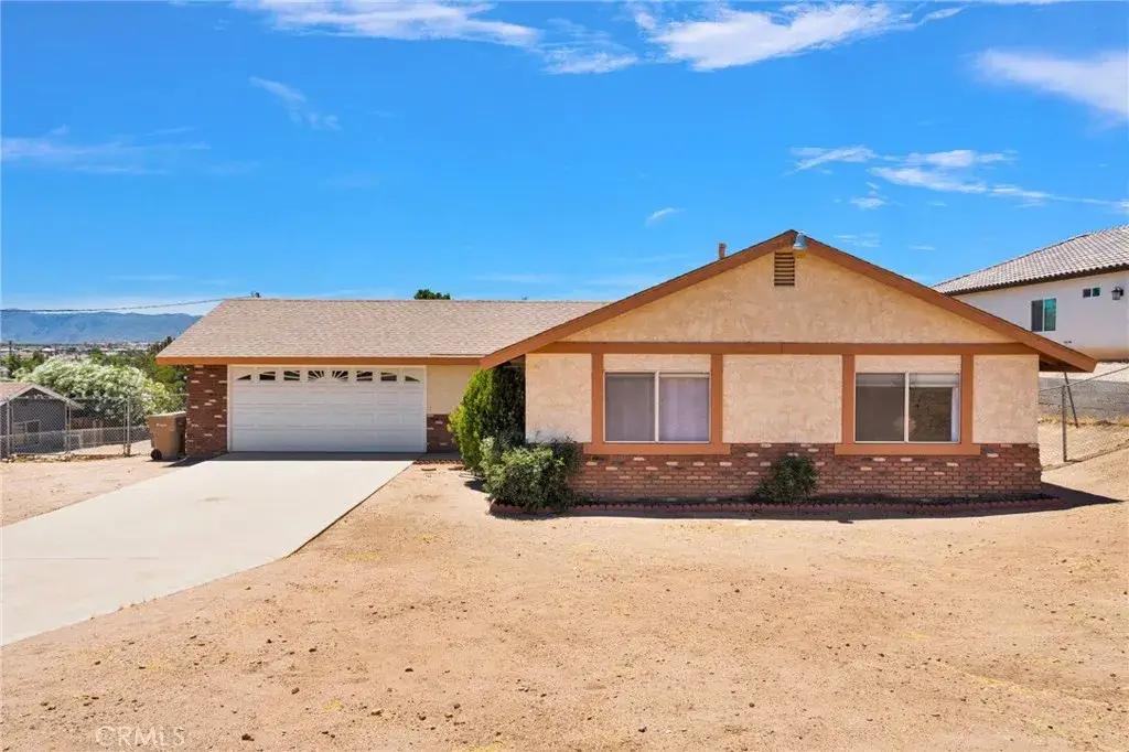16389 Fremontia, Hesperia, CA 92345 - #1