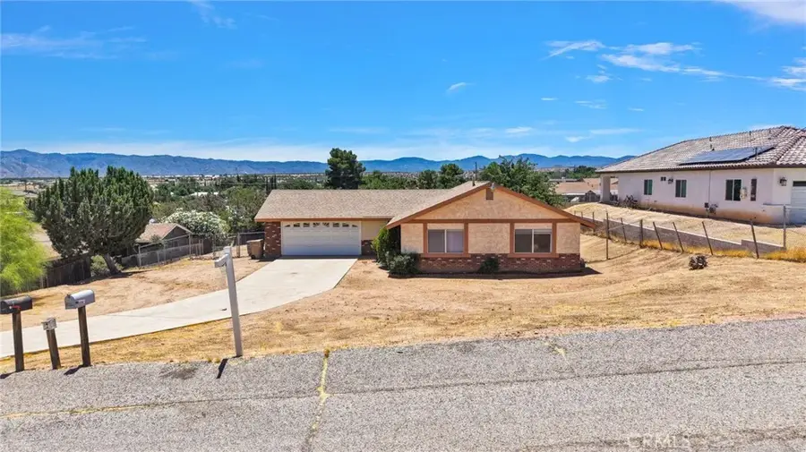 16389 Fremontia, Hesperia, CA 92345 - #2