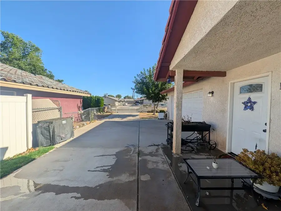 16410 Smoke Tree, Hesperia, CA 92345 - #3