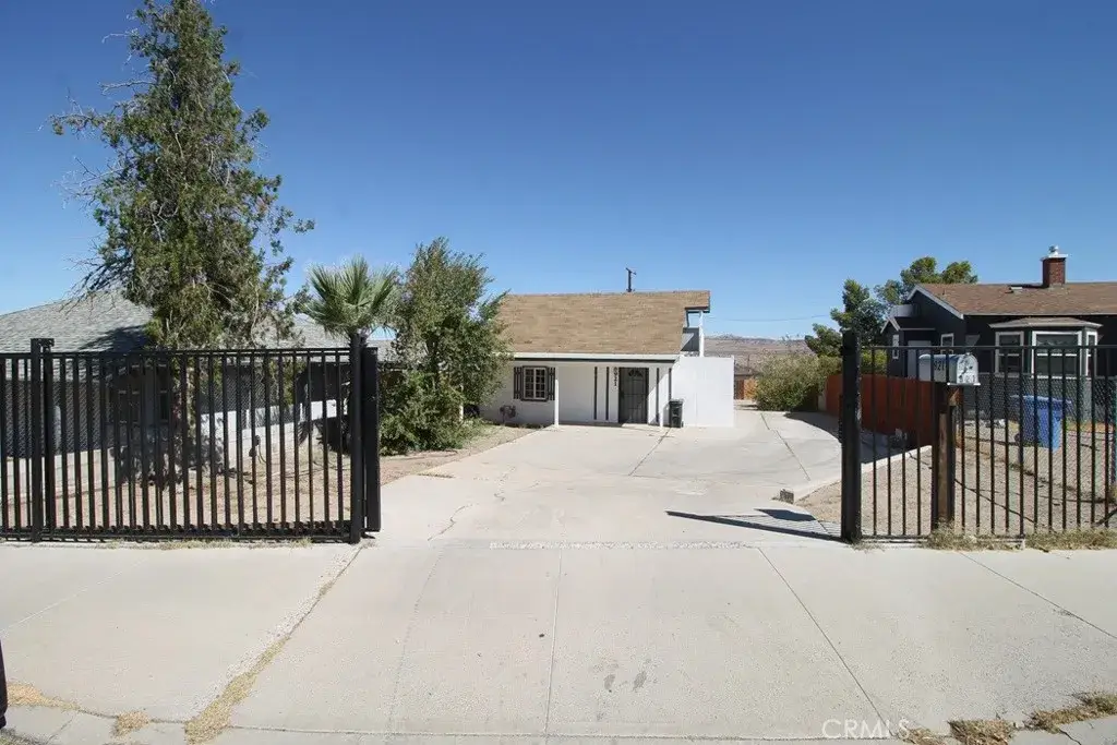921 Flora, Barstow, CA 92311 - #1