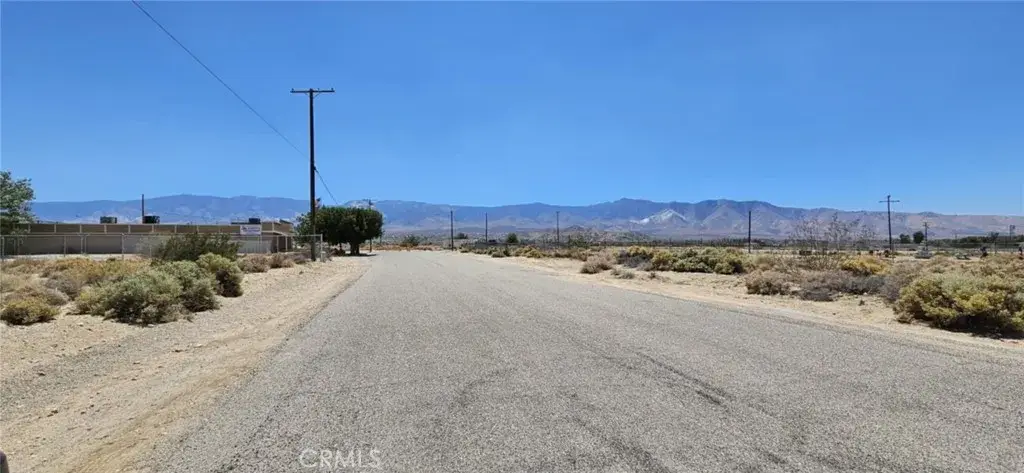 800 Oracle Rd., Lucerne Valley, CA 92356 - #1